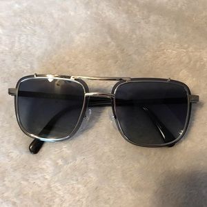LIKE NEW PRADA SUNGLASSES